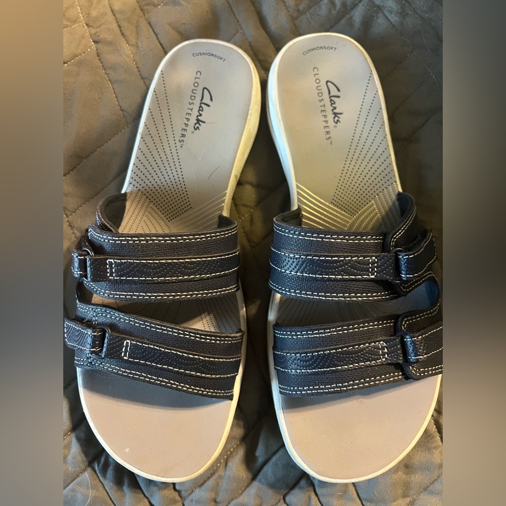 Clark’s slides size 9